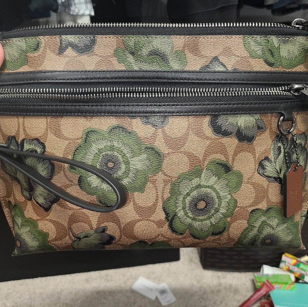 Carryall coach pouch